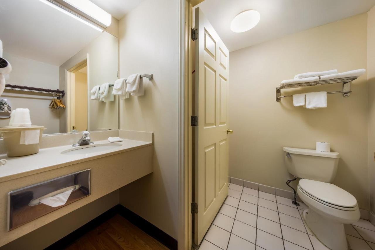 Red Roof Inn Хендерсонвилл Экстерьер фото