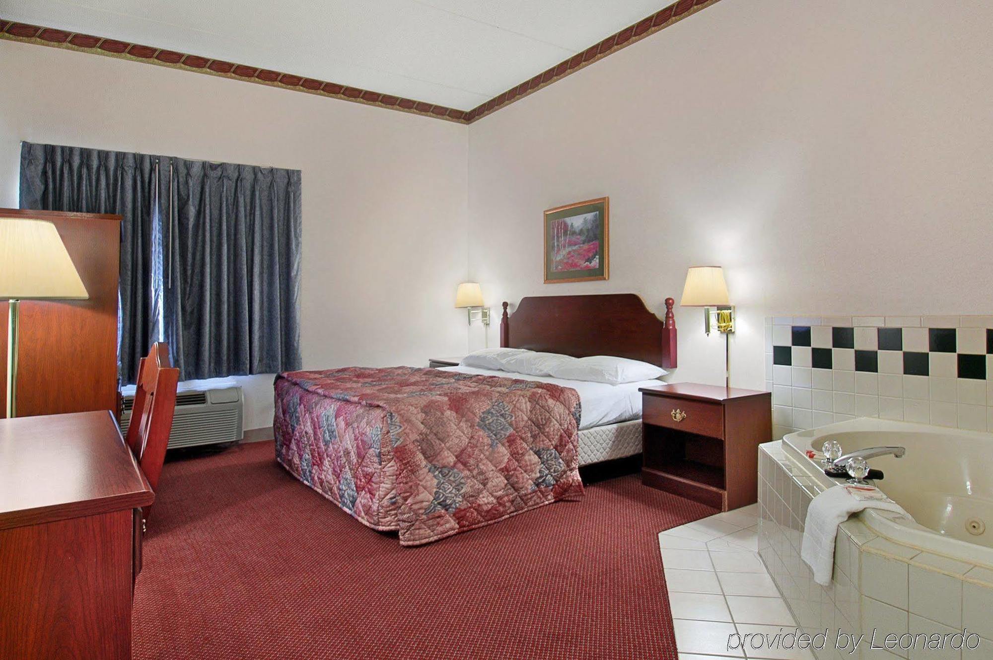 Red Roof Inn Хендерсонвилл Экстерьер фото